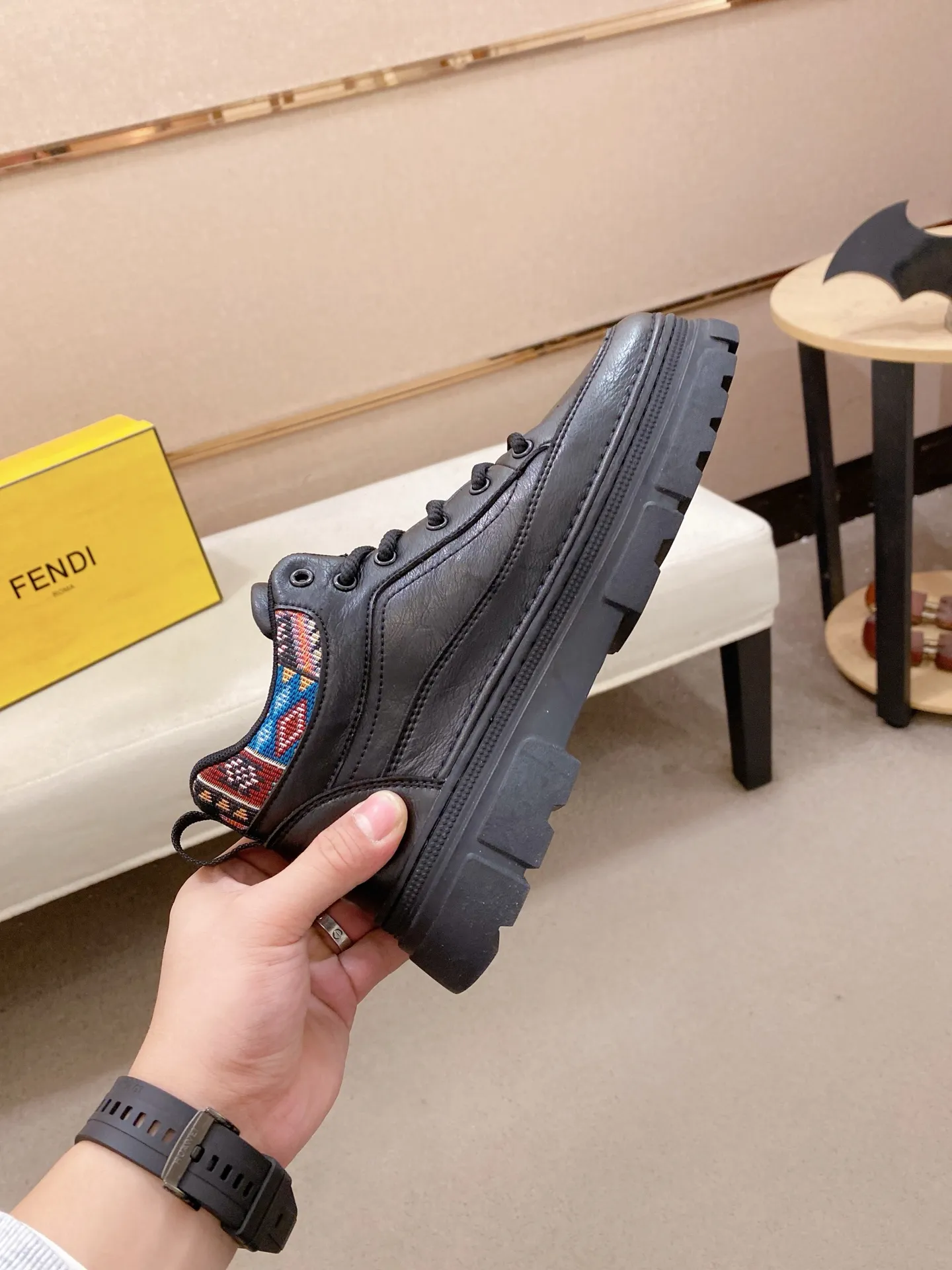 Factory price 442💰 (fendi) New high-top 👊🏻 upper 🇮🇹 imported cowhide fabric 🇩🇪 imported breathable mesh lining. The original outsole is molded to highlight the identity of every man, and the upper foot is elegant and stable🚶🏻🚶🏻The high-end custom counters reproduce the original version📯No matter the wind or rain, the shoe last remains unchanged and can withstand the verification of time🔍️,🔵 Size: 38-44